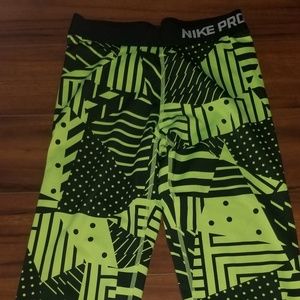 Nike pro compression capris size small